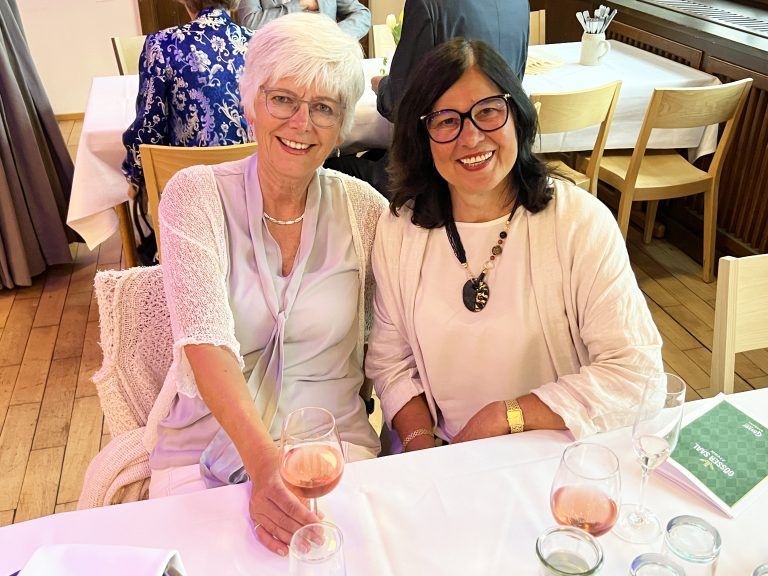 Beste Plätze für Andrea Meier und Helga Ritter.