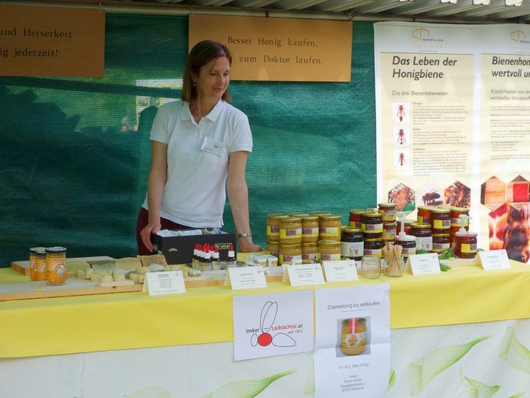 Auch zahlreiche Produkte, wie heimischer Bienenhonig, waren erhältlich.