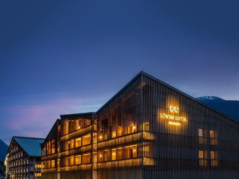 Der Erweiterungsbau des Löwen Hotels besticht durch eine Holzfassade. Johannes Netzer