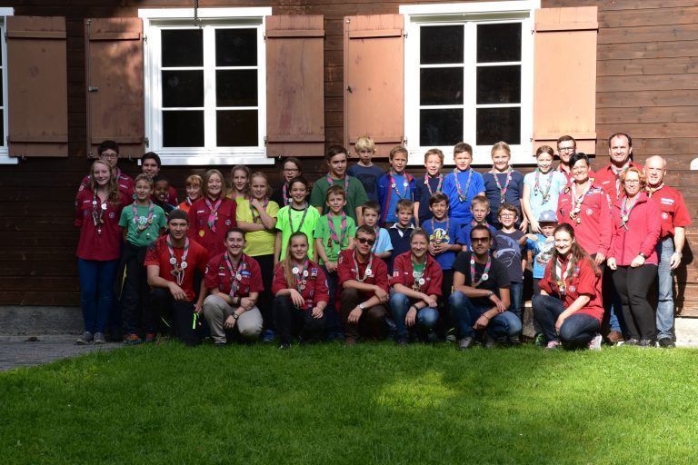 Einmal pro Woche treffen sich die Kinder und Jugendlichen zur Gruppenstunde im Pfadfinderheim in Latschau.STR