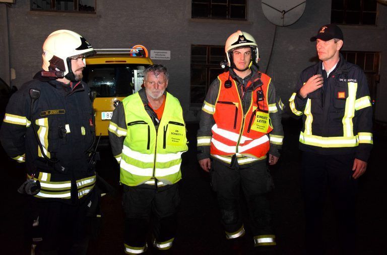 Feuerwehren probten bei und in der Reha-Klinik Montafon.