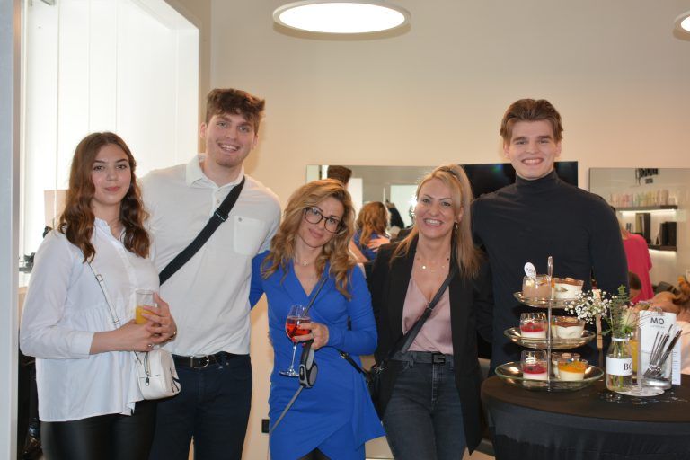 Laura Rita Imprić, Milun Nišavić, die Schwestern Sladjana und Ivana Jovic und Uroš Nišavić.