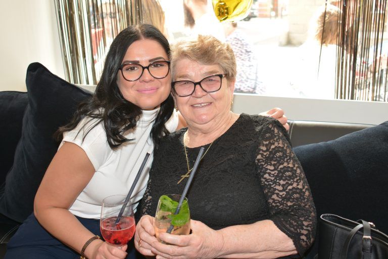 Lidija Bogdanovic mit Oma Snzesana.