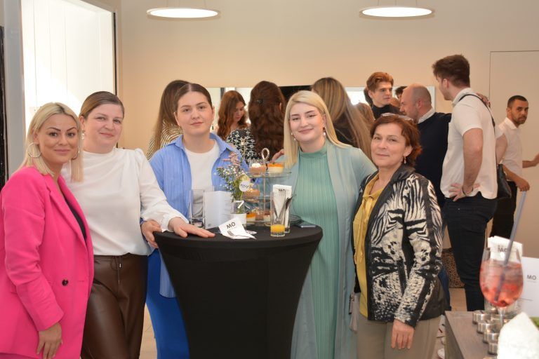Sanela Bogdanovic, Nadiia Budaeva, Sarina Akhaeva, Tschauka Budaeva und Dinara Budaeva.