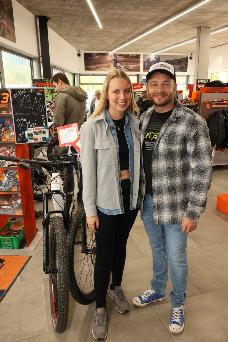Lea Kerber und Dominik Fröhle (Porsche Zentrum Voralberg).