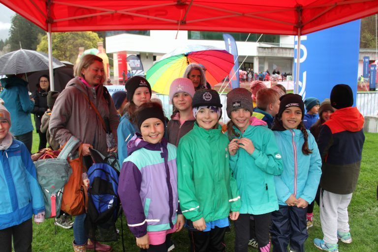 Hochmotiviert: die Mädchen der dritten Klasse der Volksschule Tschagguns.