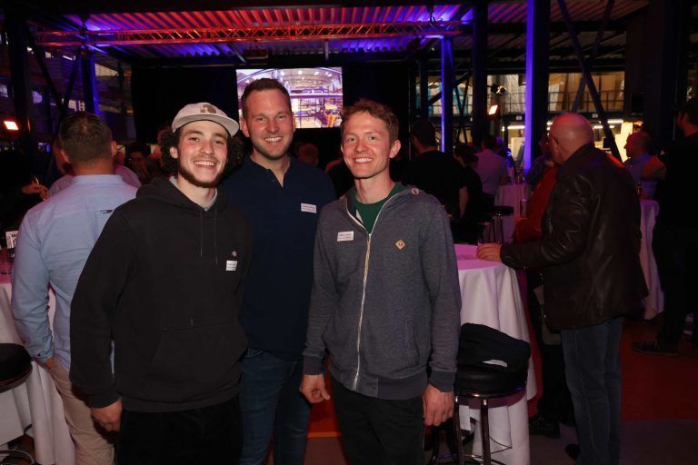Manuel Gisinger und Andreas Wurzer (Ökotech) mit Installateur Markus Klotz.