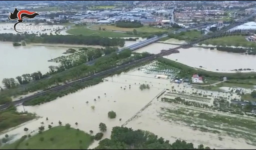 Unwetter und Flut stoppen Formel 1