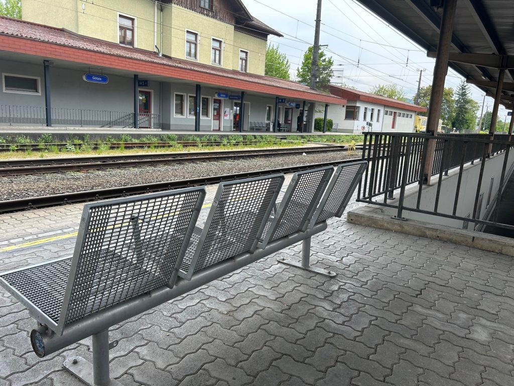 Wieder Gewalt am Bahnhof Götzis: Betrunkener stach auf 24-Jährigen ein. »A10