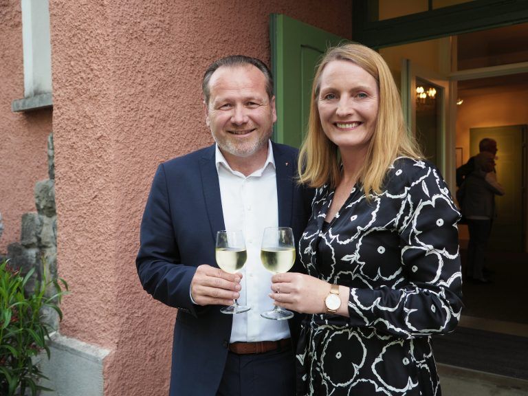 Stadträtin Angelika Benzer mit Harald Witwer.