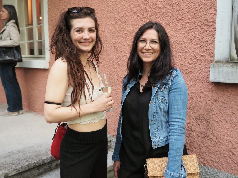 Lea Fleisch (Kultursektor Elektra) und Grafikdesignerin Marlies Stark.