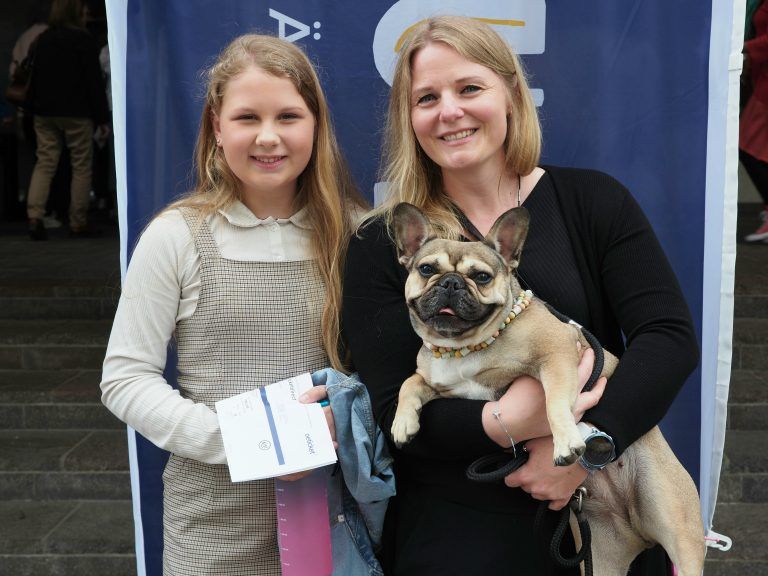 Emma und Simone Müller mit Beppa.