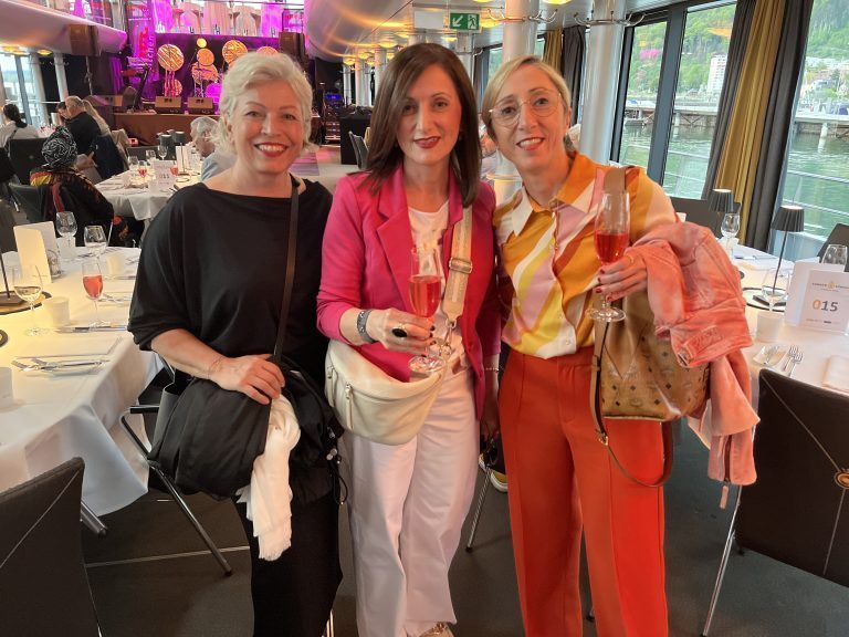 Teresa Straub, Teresa Lorusso und Dora Jocham in Feierlaune.