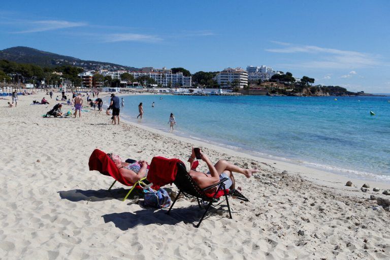 Am Sonntag konnten sich die Strandbesucher bei Palma wieder sicher fühlen.Reuters