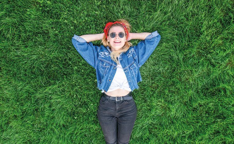 Auch in der Wiese liegen und das Hier und Jetzt genießen will gelernt sein.