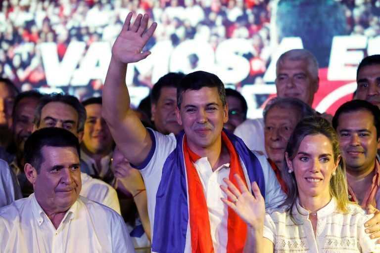 Bei der Präsidentschaftswahl in Paraguay hat der Kandidat der regierenden Rechtspartei, Santiago Peña, gewonnen. Reuters