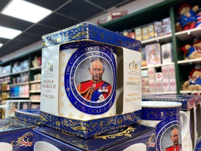 König Charles ist in jedem Souvenirshop präsent. <span class="copyright">lcf, cth</span>