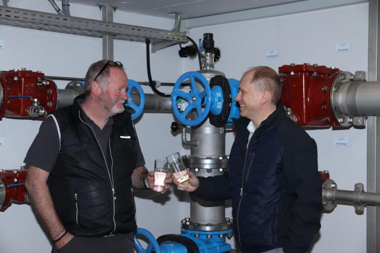 Bürgermeister Peter Neier (rechts) und Wassermeister Adi Engstler.Gemeinde