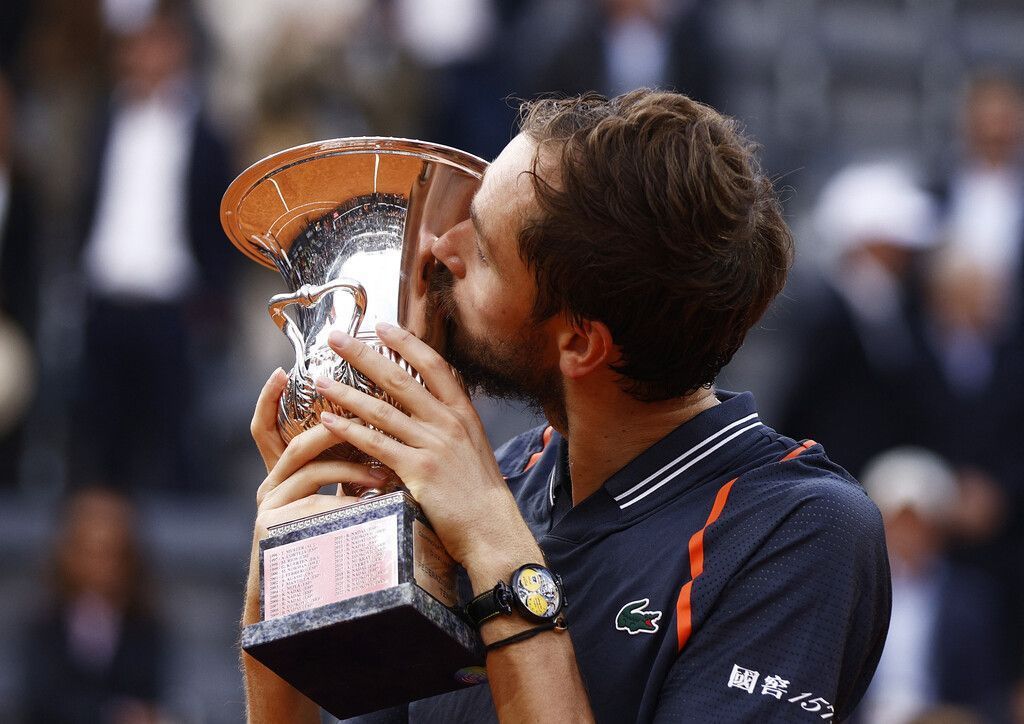 Medwedew  überholt Djokovic