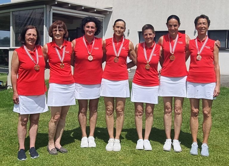Das Aufstiegsteam des GC Montfort Rankweil: Johanna Plörer, Doris Wolf, Sabine Engler, Maria-Luise Bonner, Cornelia Fassold, Dagmar Loretz, Michaela Jenny.GCM