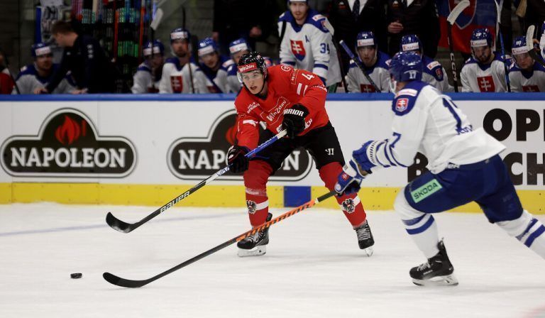 <p class="caption">Noch ist offen, ob David Reinbacher für den EHC Kloten auflaufen wird oder bei den Montreal Canadiens. <span class="copyright">APA</span> </p>