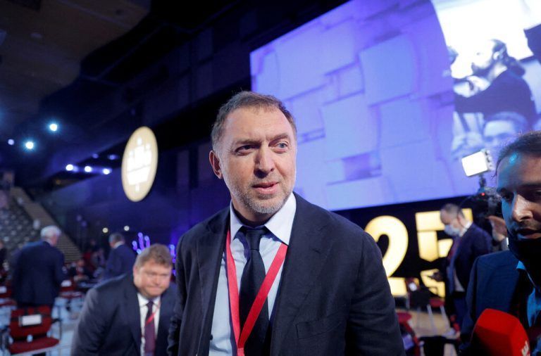 Der Anteil des russischen Oligarchen Oleg Deripaska am Baukonzern Strabag soll auf unter 25 Prozent sinken. reuters
