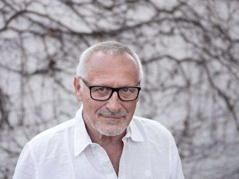Der renommierte Liedermacher und Musiker Konstantin Wecker begeistert mit seinen Texten und Melodien das Publikum seit über 50 Jahren. Caravan