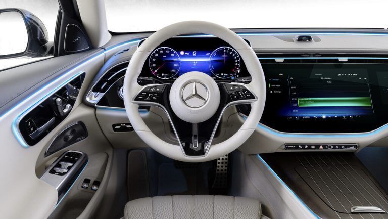 Herbstfest Am Standort von Mercedes Schneider im Dornbirner Schwefel wird am Freitag, dem 3. November, von 11 bis 18 Uhr das Herbstfest gefeiert. Dabei werden unter anderem die neuen Modelle von E-Klasse, EQE SUV, EQT sowie smart präsentiert. mercedes