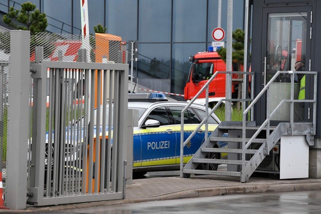 Zwei Tote bei Schüssen in Mercedes-Werk