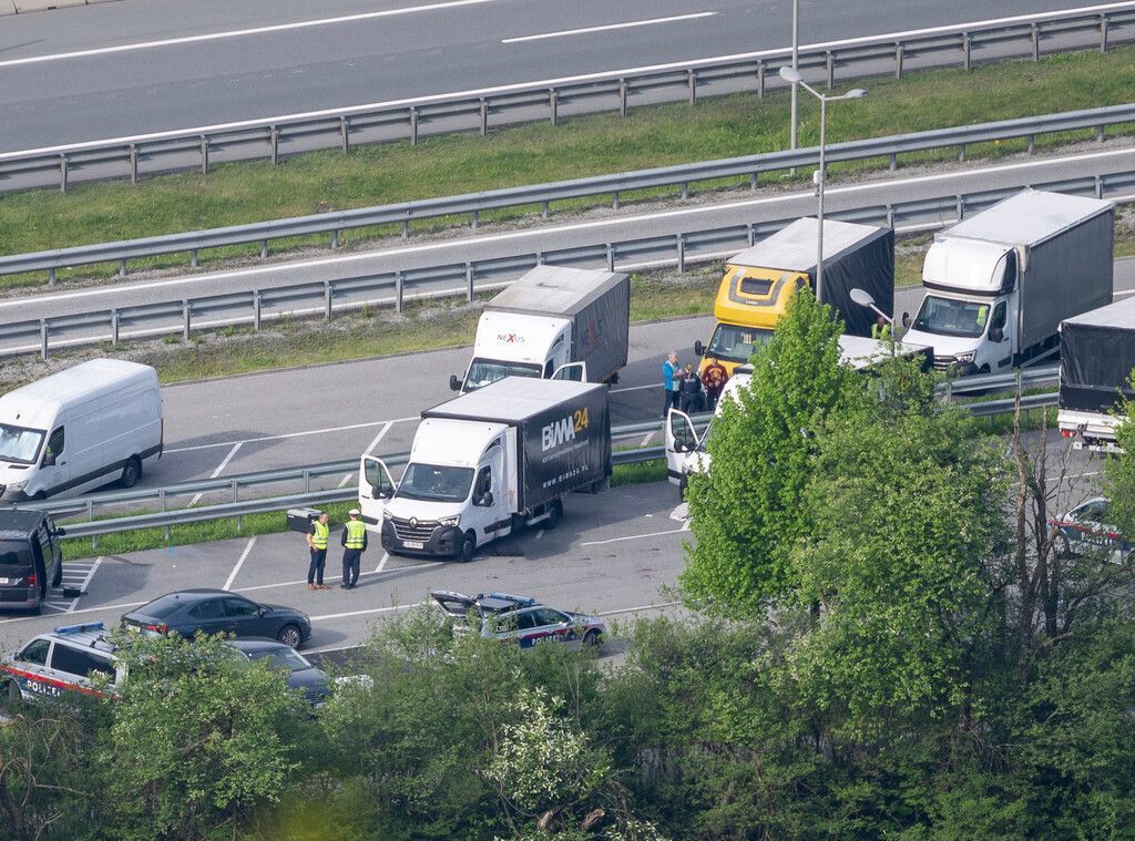 Mordalarm in Tirol: Toter Mann auf Autobahnparkplatz gefunden
