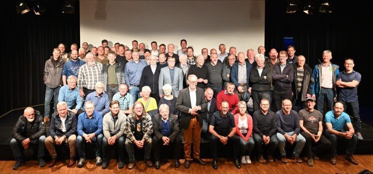Elmar Sohm, „leidenschaftlicher Werkzeugbauer“, mit seinen ehemaligen Mitarbeitern beim Treffen in Dornbirn.