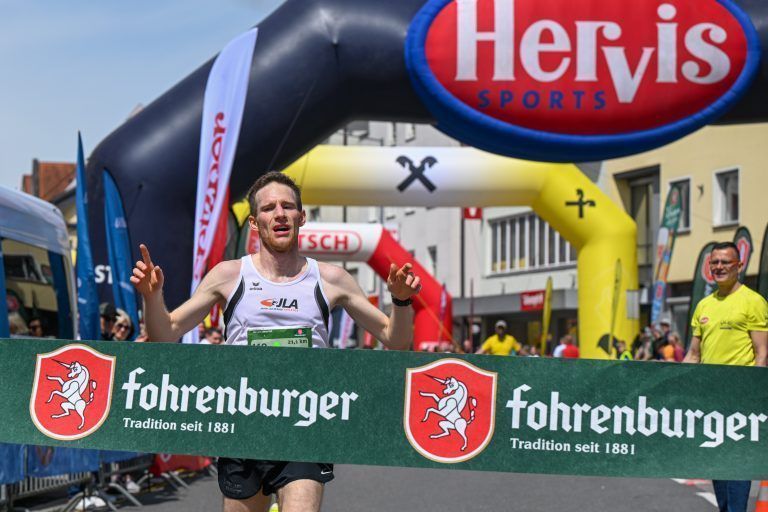 Der Titel bei den Herren über 21,1 km ging an Michael Greber.
              
              Lerch