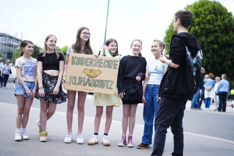 Fridays For Future lud zur „Kindergeburtstagsparty“ am Wiener Ballhausplatz. APA