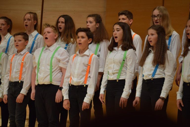 Gemeinsame Stücke mit dem Jugendchor „Da Capo al Fine“ sind bei der Veranstaltung zu hören.