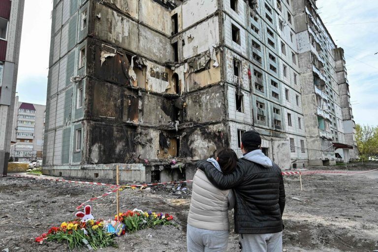 Im ukrainischen Uman forderte ein russischer Raketeneinschlag in einem Wohnhaus viele Todesopfer.