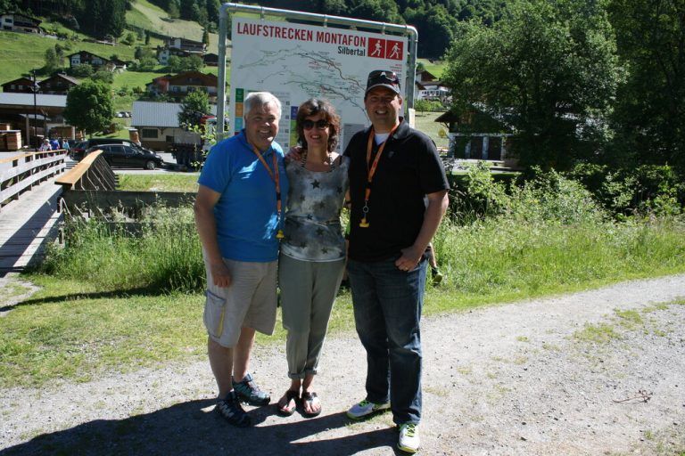 Jürgen Zudrell, Conny Amann (Netz für Kinder) und Manuel Bitschnau (Montafon Tourismus) sind bereit.