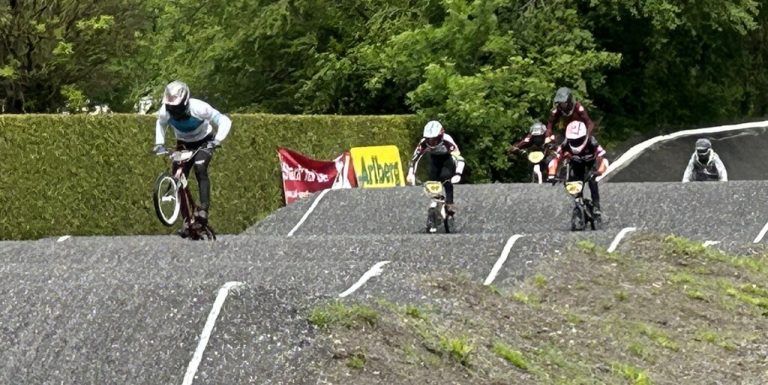 Lokalmatador Bjarne Schedler (l.) gewann beim BMX-Weekend in Bludenz beide Bewerbe. Verein