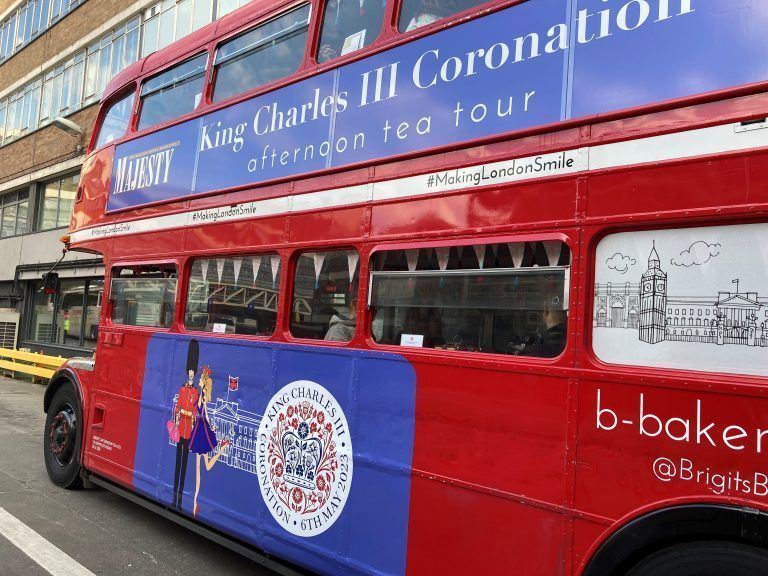 So kann man den Nachmittagstee unter anderem auf einer einzigartigen Bustour durch London genießen.