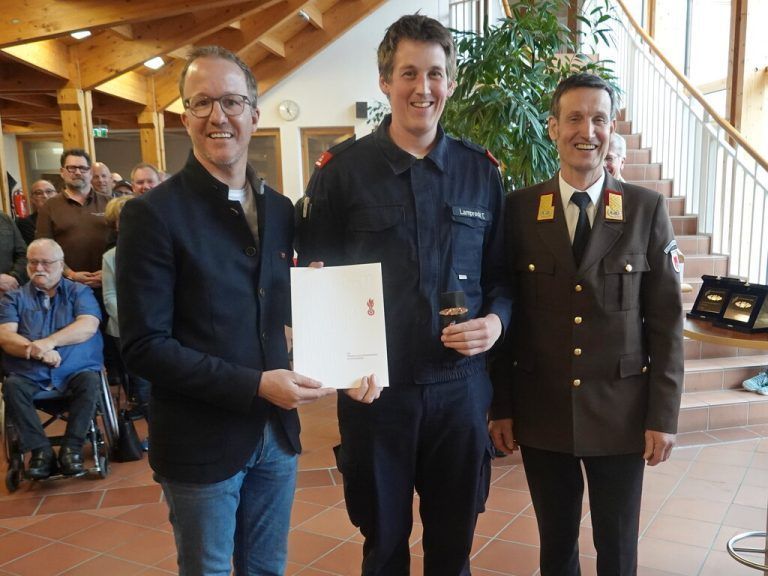 LR Christian Gantner, Tizian Lamprecht und LFI Herbert Österle.ortsFeuerwehr Bludesch