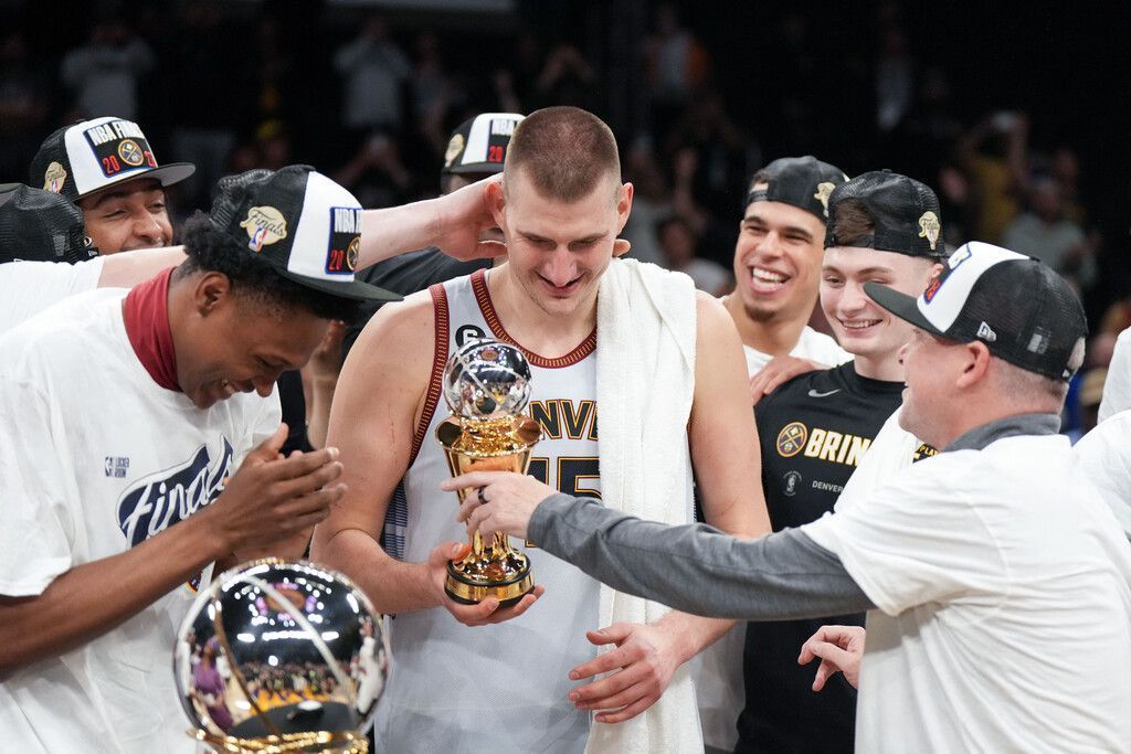 Denver Nuggets  schalten Lakers aus