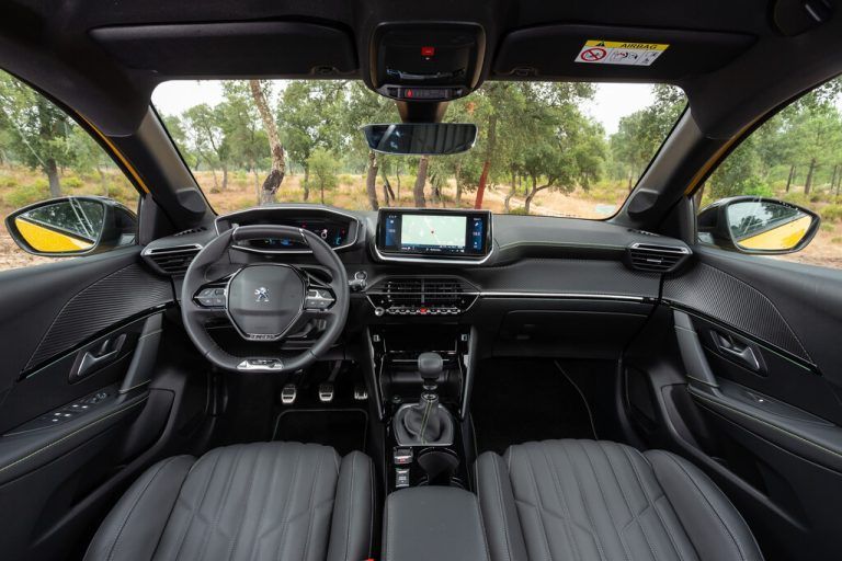 Typisch für die gesamte Löwen-Familie ist das kompakte i-Cockpit.