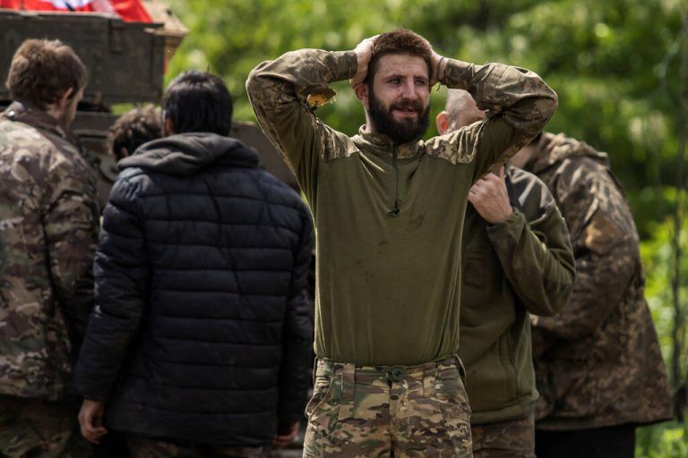 Ukrainische Kriegsgefangene wurden am Donnerstag in der Region Donezk in der Ukraine gegen russische Soldaten ausgetauscht. Reuters