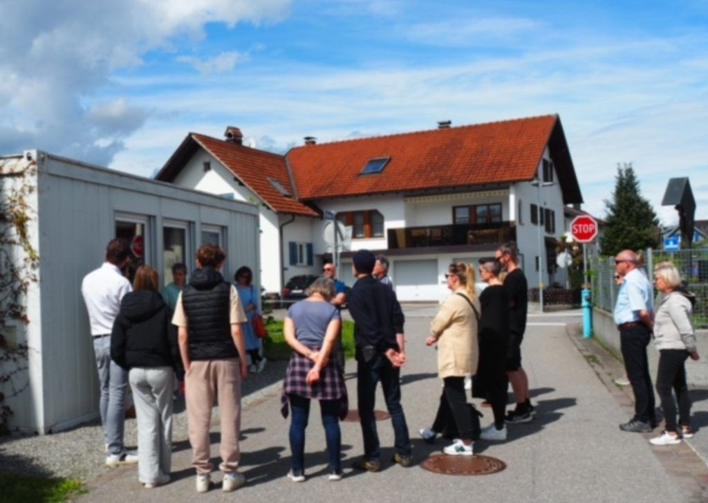 Ein großes Ei aus Porzellan in Altach