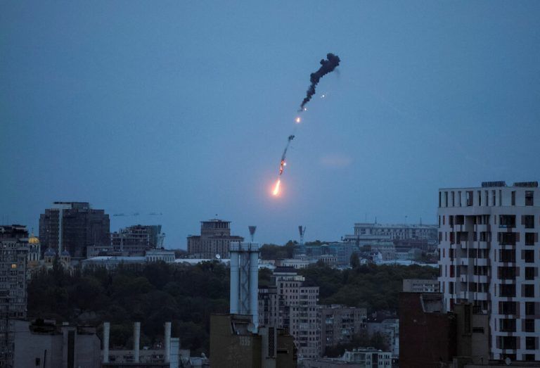Währenddessen explodierte auch über Kiew eine russische Drohne.