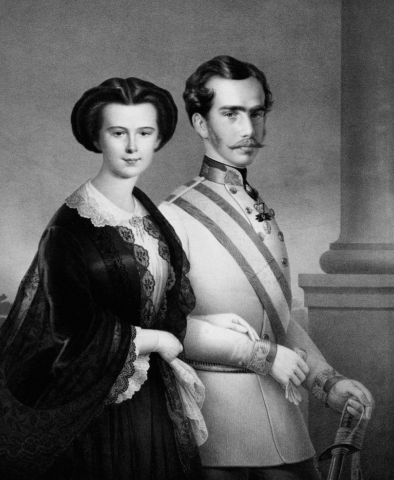 Eine Legende besagt, dass der Kaiserschmarrn anlässlich der Hochzeit von Franz Joseph und Sisi kreiert und „Kaiserinschmarrn“ genannt wurde. <span class="copyright">dpa</span>