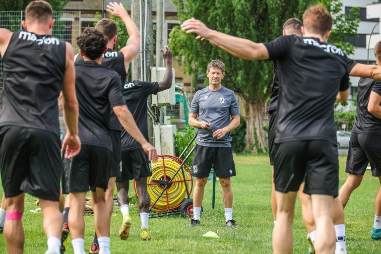 Der Chef gibt den Takt an: Für Andreas Heraf gilt es diese Woche ein Auge auf die Testspieler zu werfen, um die richtigen Verstärkungen für die anstehende Saison zu finden. <span class="copyright">Steurer</span>
