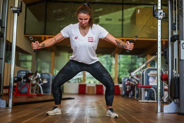 Kraftvoll zupacken: Michelle Niederwieser. <span class="copyright">Steurer</span>