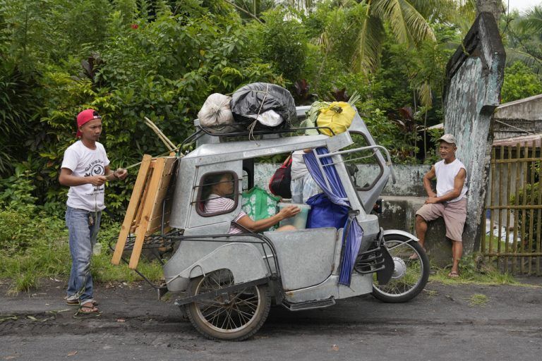 12.800 Einwohner aus 22 Dörfern rund um den Mayon wurden evakuiert. AP