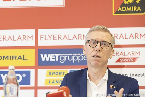 Peter Stöger als neuer Admira-Sportdirektor vorgestellt