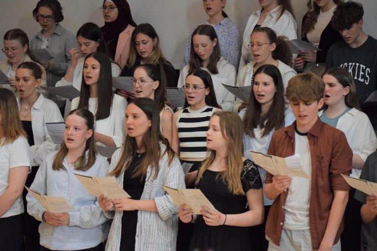 Der Schulchor stellte sein Können unter Beweis. 